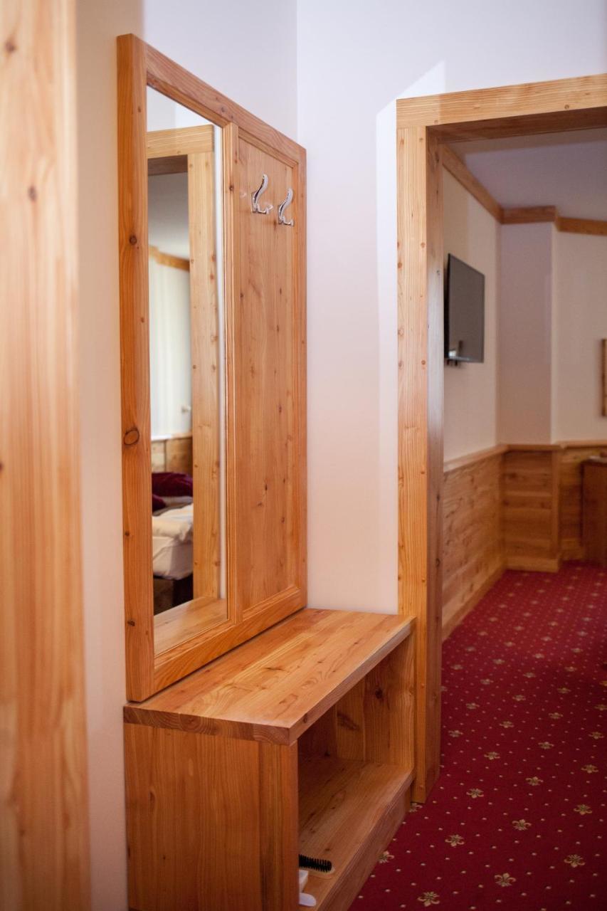 Baron Spa Hotel - Museum Yaremche Bagian luar foto