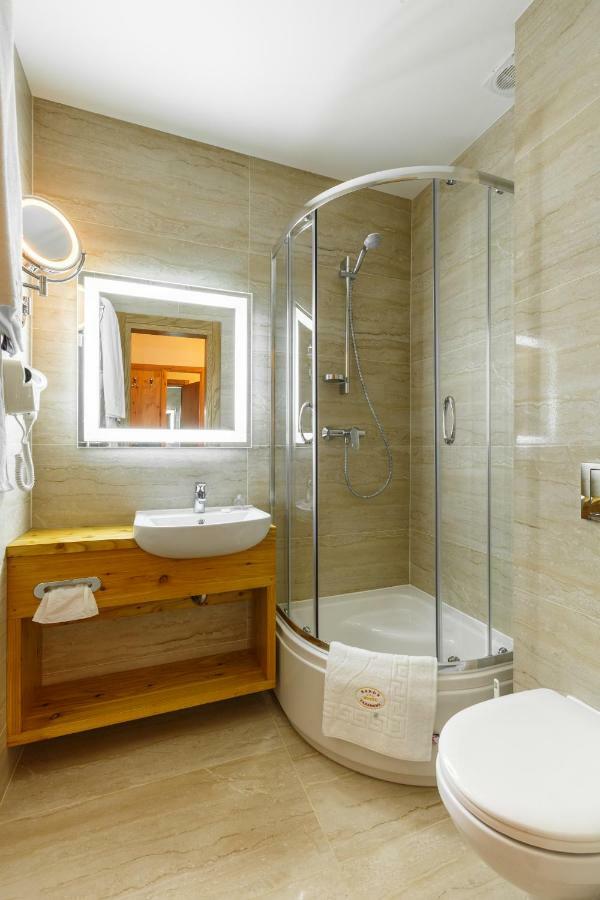 Baron Spa Hotel - Museum Yaremche Bagian luar foto