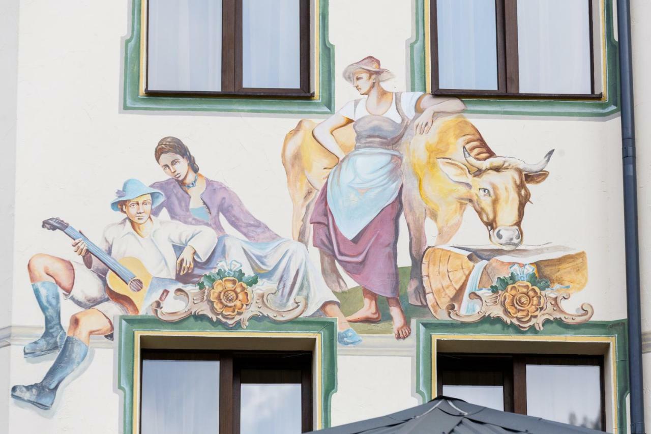 Baron Spa Hotel - Museum Yaremche Bagian luar foto