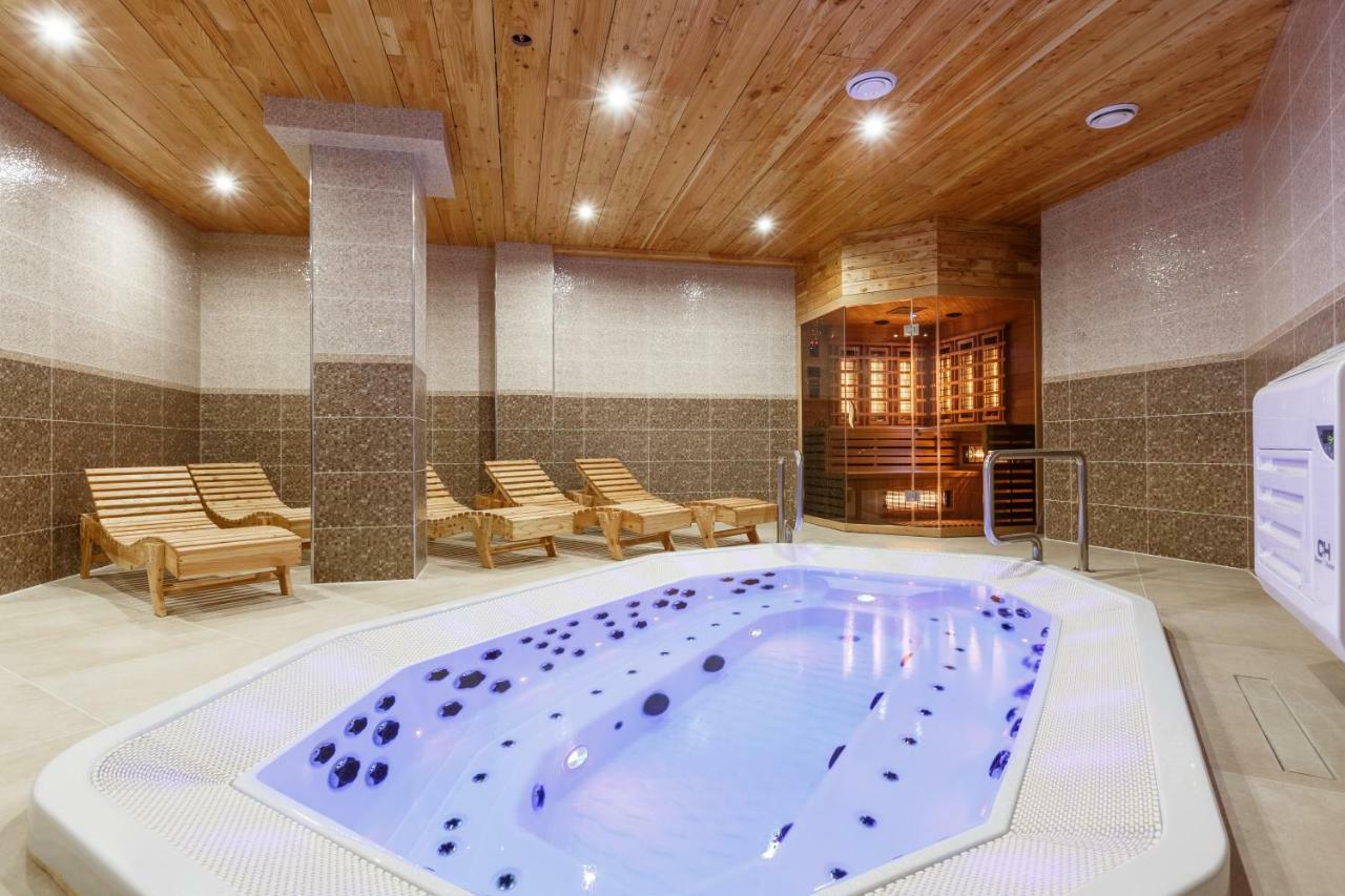 Baron Spa Hotel - Museum Yaremche Bagian luar foto
